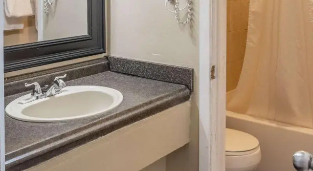Двухместный люкс Knights Inn North Bay