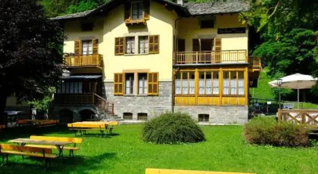 Hotel Villa Tedaldi, Забронировать Отель Грессоне-Сен-Жан Грессоней