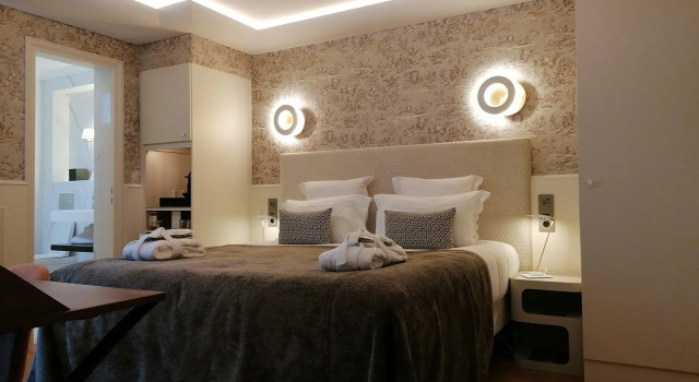 Полулюкс Hotel Cambon