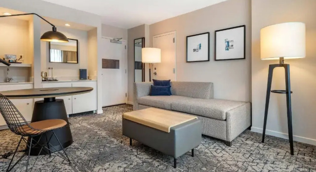 Клубный люкс c 1 комнатой с видом на город Sheraton Suites Old Town Alexandria