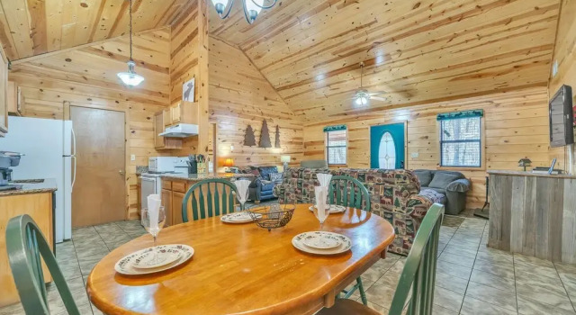 The Honeysuckle 2 Bedroom Cabin by Redawning, Boek Hotel Hochatown Oklahoma