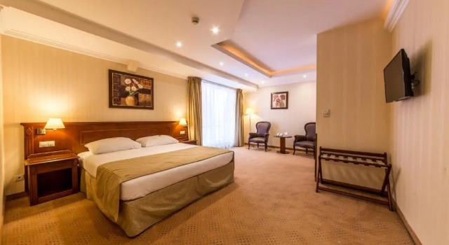 Двухместный люкс Ramada Hotel & Suites by Wyndham Bucharest North