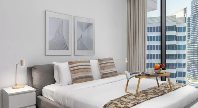 Maison Privee - Sky-High Panoramic Apt with Iconic Burj Khalifa Views, Забронировать Апартаменты/квартира Апартаменты Эмирата Дубая, рядом с Деловой район Эмаар-Сквер, Апартаменты/квартира