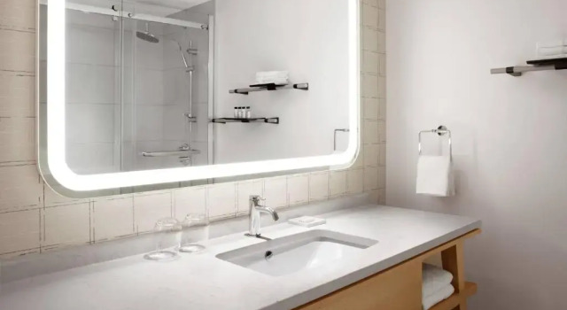 Четырёхместный номер Standard с балконом Delta Hotels by Marriott Mont Sainte-Anne, Resort & Convention Center