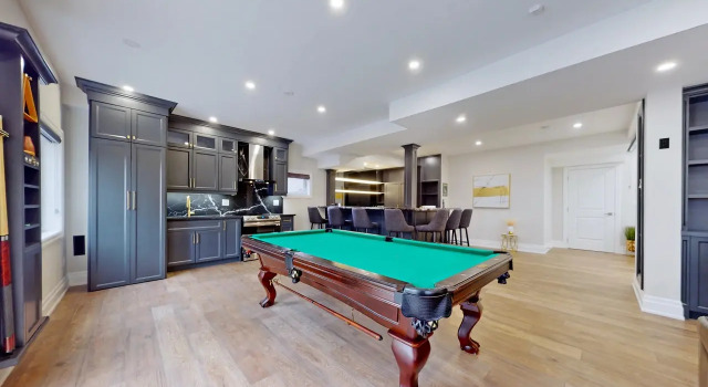 Family Modern walkout basement w/ Sauna + Indoor Fireplace, Varaa Hotelli Innisfil Ontario