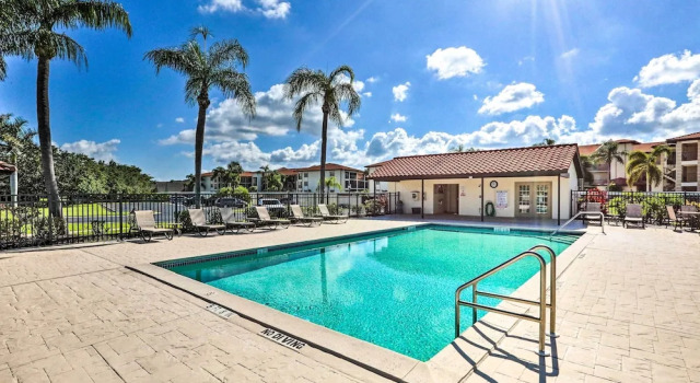 Stylish Fort Myers Condo ~ 2 Mi to Beaches!