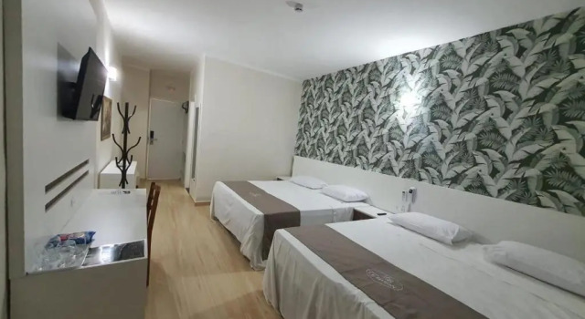 Четырёхместный номер Standard Charles Hotel