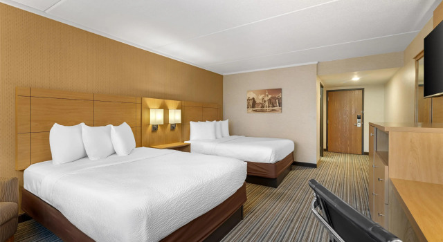 Четырёхместный номер Deluxe Best Western Royal Plaza Hotel and Trade Center