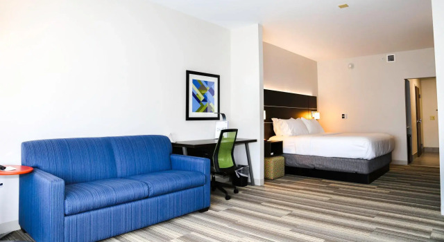 Люкс Holiday Inn Express & Suites Kingston-Ulster by IHG