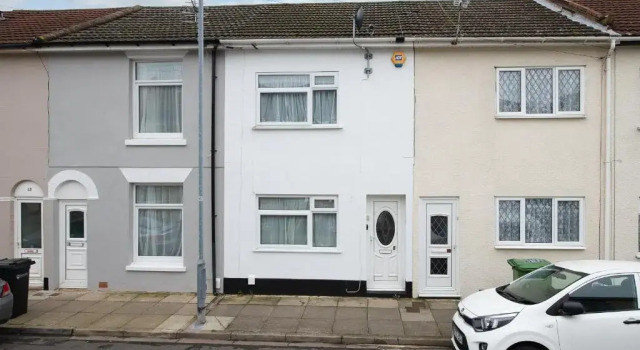 Cosy Contractor & Family House with Free Parking by ComfyWorkers