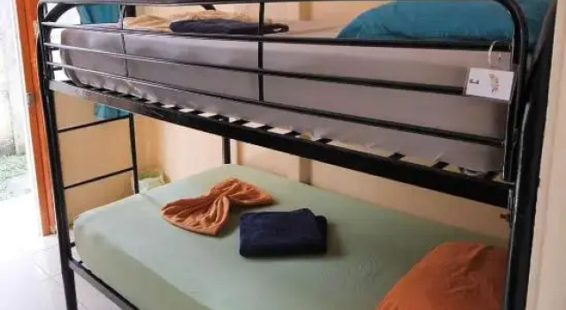 Кровать в общем номере Kalunay Hostel - Breakfast included