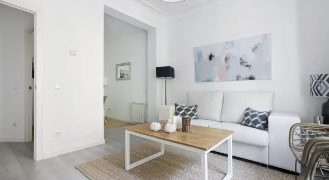 Near Reina Sofía Museum. 6pax. 2bedrooms. Reina Sofia III, Забронировать Отель Арганзуэла Мадрид, рядом с Дом-музей Лопе де Вега