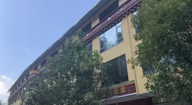 Hutiaoxia Nixiang Hotel, Buchen Sie Hotel Hotels in Yunnan mit Parkplatz, Parkplätze