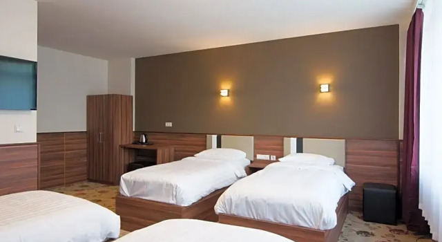 Четырёхместный номер Standard Hotel King's Court