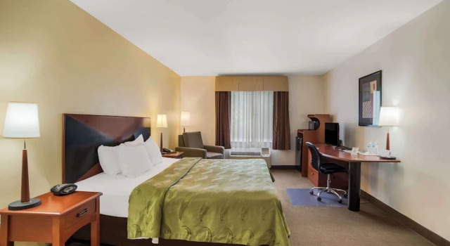 Двухместный номер Standard Quality Inn & Suites Chambersburg Northeast