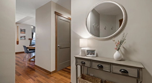 RidgeView Loft - Top Floor 2 Bed 2 Bath, Amazing Views
