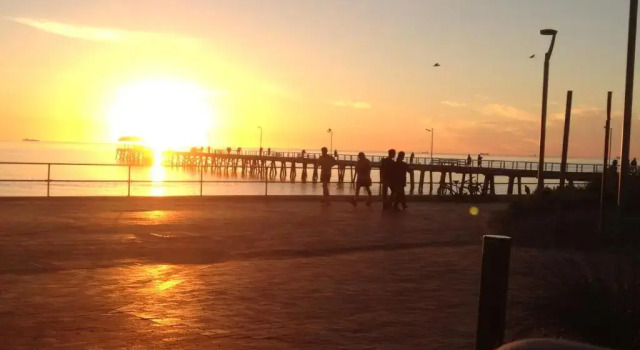 Апартаменты Adelaide - Semaphore Beach Front