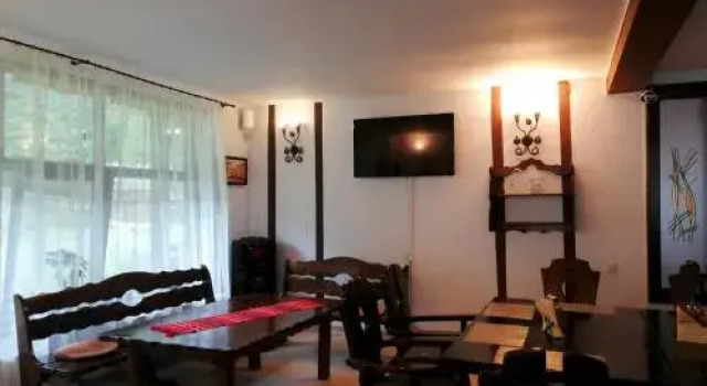 Casa cu flori, Забронировать Отель Отели Мойечу-де-Сус с парковкой, Парковка