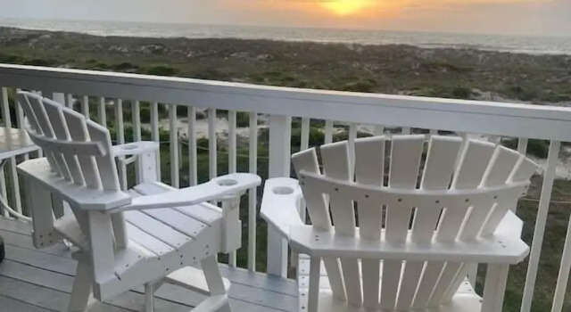 Номер Standard Oceanside Townhouse with Ocean View and Access to the Deck by RedAwning