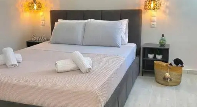 Elia Room & Garden II (new entry)