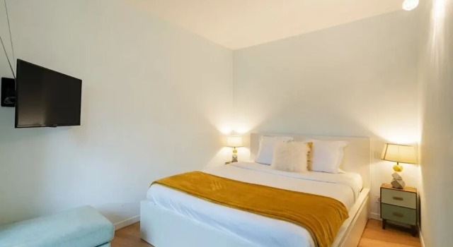 Bright 1-Bed Apartment, Perfectly Located in Paris, Забронировать Апартаменты/квартира 15-й округ: Порт-де-Версаль Париж, рядом с Espace Nadeshiko Paris France