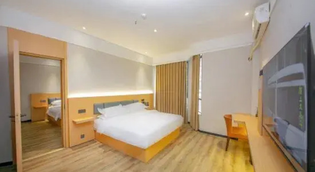 Люкс Premier с 2 комнатами Lequ Zhixuan Hotel (Guanghan Night Market North Railway Station)
