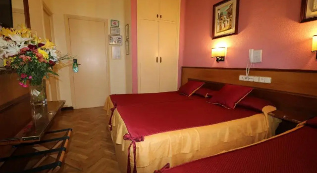 Трёхместный номер Standard Hostal Hispano - Argentino Gran Vía