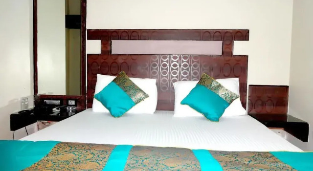 Hotel Shree Guru Couple Friendly Main Bazar Paharganj New Delhi, Забронировать Отель Отели Нью-Дели с завтраком, Завтраки