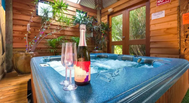 Апартаменты с видом на сад Albany Bali Style Accommodation