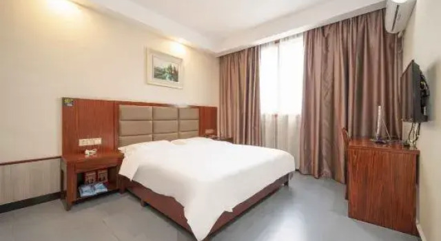 Люкс Business Yueyang Hesheng Huating Hotel (Vocational College)