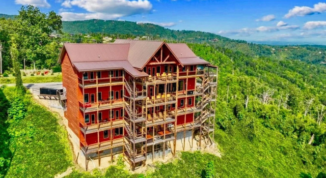Коттедж Skyline Splendor Luxe Retreat With Breathtaking Views Over Downtown Gatlinburg