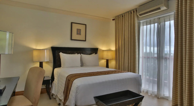 Люкс с 3 комнатами Crown Regency Suites Mactan