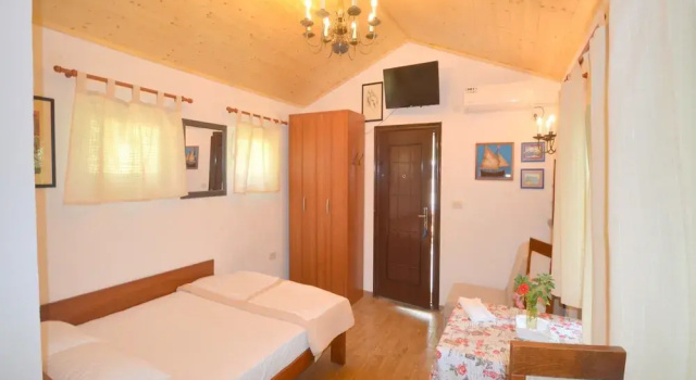 Lazzaro Apartments