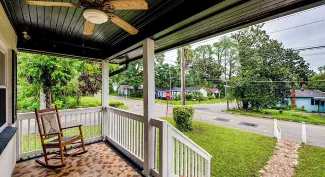 Walkable to FSU Campus: Cozy Retreat w/ Deck!, Забронировать Дом для отпуска Таллахасси Панхэндл Флорида, рядом с Университет штата Флорида