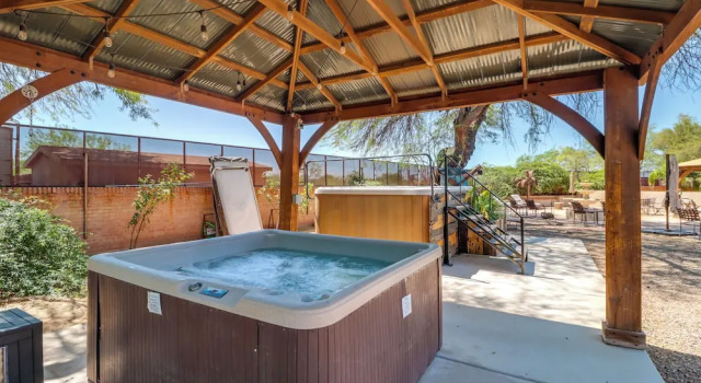 Коттедж Pet-friendly Tucson Casita: Shared Hot Tub & Patio