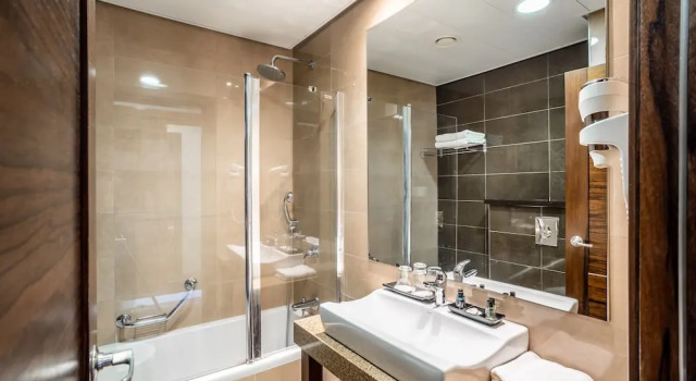Трёхместный номер Standard с балконом Emilys Hotel