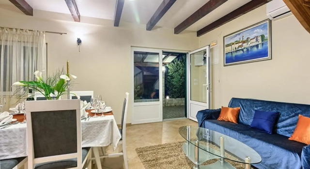 Reca - H, Réserver Hôtel Okrug Gornji. Ciovo Island