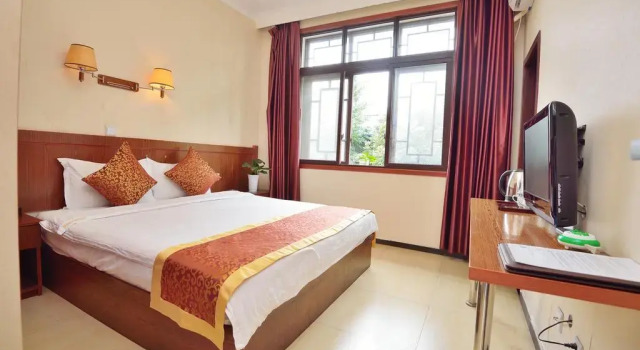 Lv Ye Ting Ge Hostel