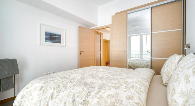Stylish, Sunny New 2 Bedroom, Prime Central Athens