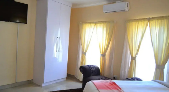Morning Star Lodge, Rezerwuj Hotel Hotele w Nkaus z parkingiem, Parking
