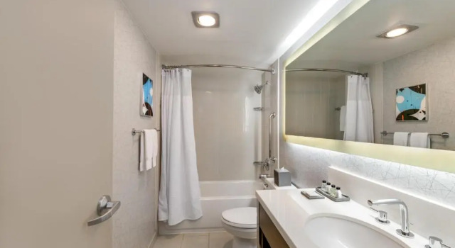 Двухместный номер с видом на город Crowne Plaza Seattle - No Resort Fee - Newly Renovated IHG Hotel