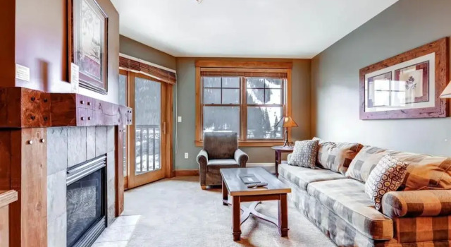 Beautiful 1 Bedroom Mountain Condo in River Run Village With Hot Tub Access and Walking Distance to the Gondola