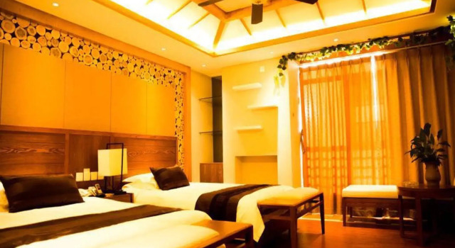 Qianlvchen Hotel Ginza - Kunming, Rezerwuj Hotel Hotele w Kunming z parkingiem, Parking