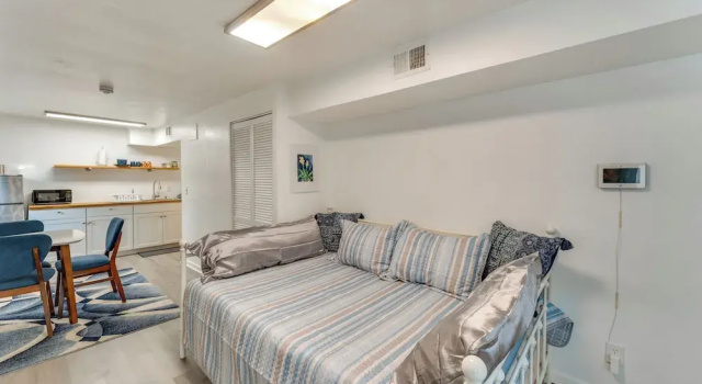 Daytona Beach Studio: Walk to Boardwalk + Pier!, Забронировать Апартаменты/квартира Апартаменты Дейтона-Бич, рядом с Базилика Святого Димитрия, Апартаменты/квартира
