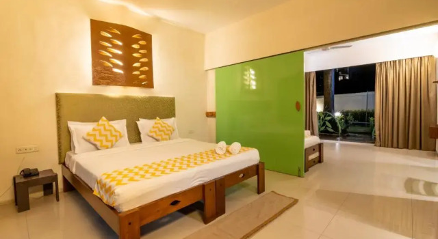 Люкс с видом на бассейн Sharanam Green Pure Veg Resort