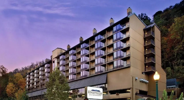 Edgewater Hotel - Gatlinburg, Забронировать Отель Отели Гатлинберг 3 звезды, рядом с Hillbilly Golf, 3*