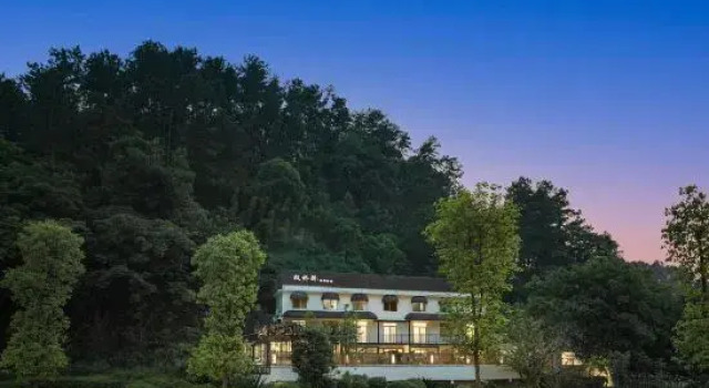 Leshan Fengqiao Yi Garden Inn, Rezerwuj Hotel Leshan Sichuan