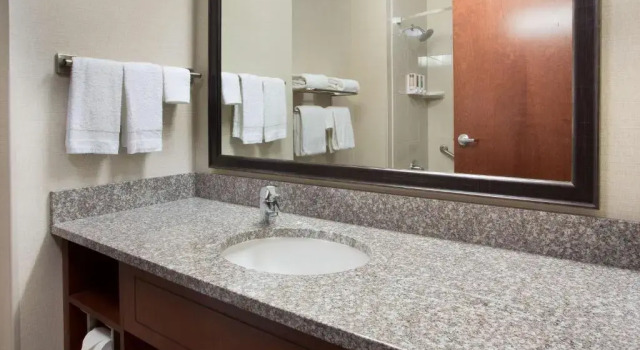 Номер Standard Drury Plaza Hotel Mt Vernon