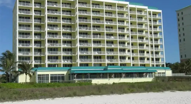 The Apollo on Marco Island, Забронировать Курортный отель Отели Марко-Айленд с парковкой, рядом с Дом творчества Марко-Айленд, Парковка
