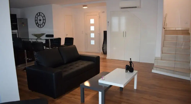 304-casa de Acceso al Canal,amarre Privado, Забронировать Отель Отели Alt Empordà с парковкой, Парковка